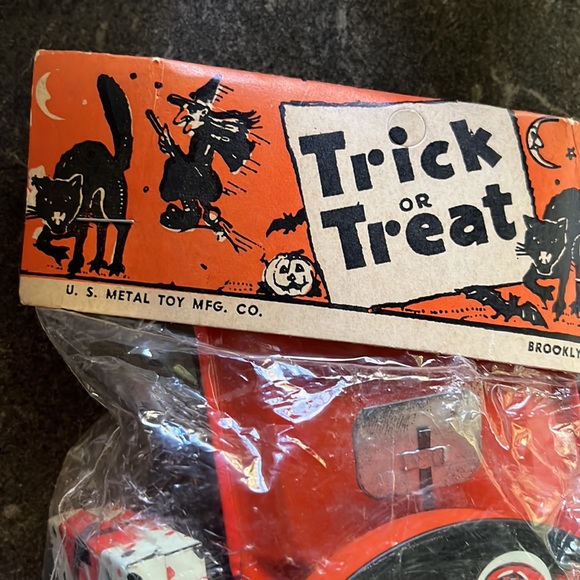 US METAL TOY MFG CO. Vintage Halloween Noise Makers, in packaging. Brooklyn NY - Picture 2 of 7